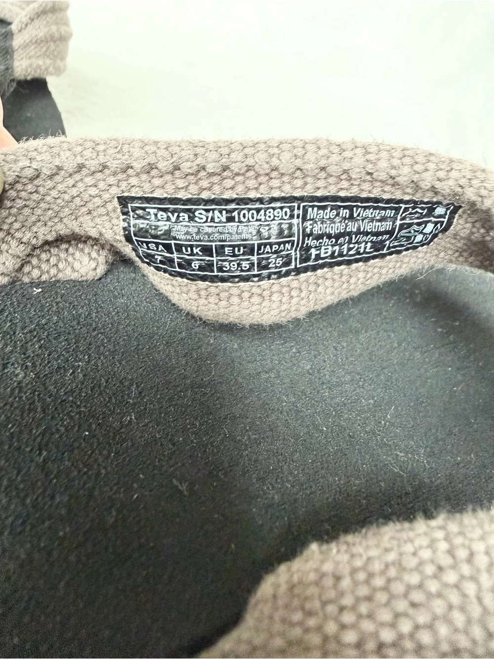 Teva Mush II Canvas Men’s Black Flip Flop Sandals with Taupe Straps Size 7